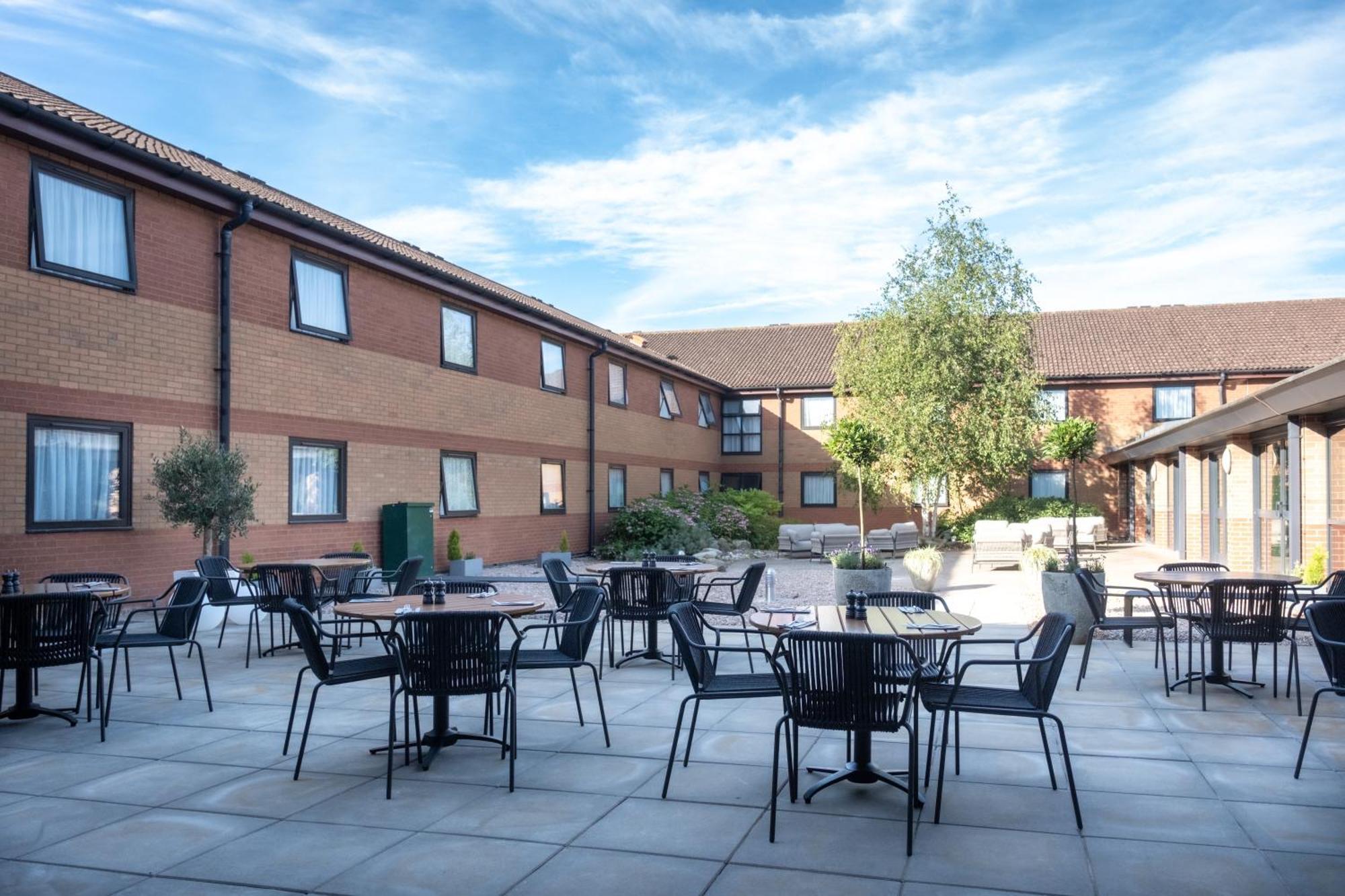 Burleigh Court Hotel And Leisure Loughborough Exterior foto